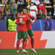 Gelandang serang tim nasional Portugal, Bernardo Silva, menganggap wajar situasi Cristiano Ronaldo yang hobi diganggu penyusup selama Euro